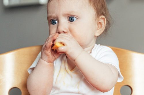 entdecken sie unsere hochwertige auswahl an hochstühlen, die komfort und sicherheit für ihr baby bieten. ideal für gemeinsame mahlzeiten und entspannende familienmomente.