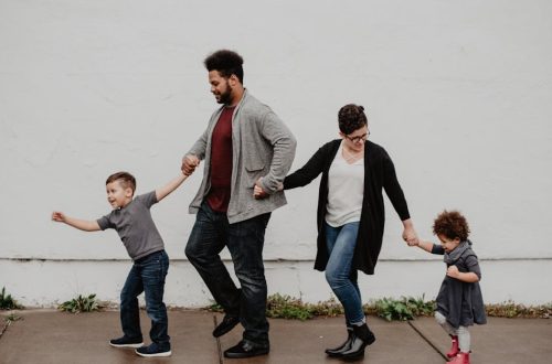 entdecken sie die bedeutung von familiewerten und wie sie unser tägliches leben prägen. erfahren sie, wie starke familiäre bindungen das wohlbefinden fördern und nachhaltige beziehungen aufbauen.