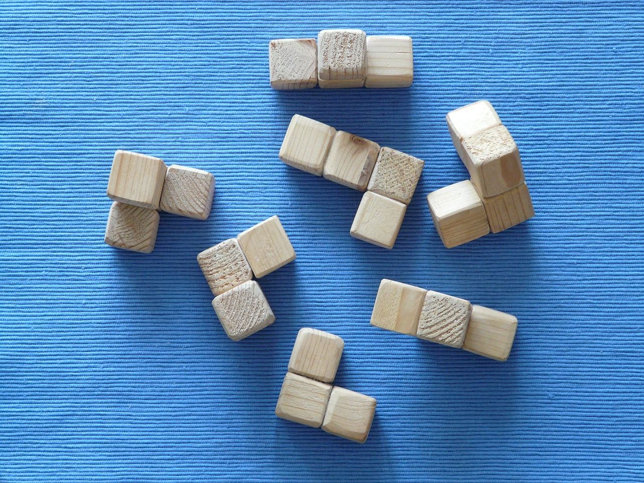 nachhaltiges holzspielzeug – umweltfreundlich, sicher und langlebig. perfekt für nachhaltiges spielen und kindliche entwicklung.