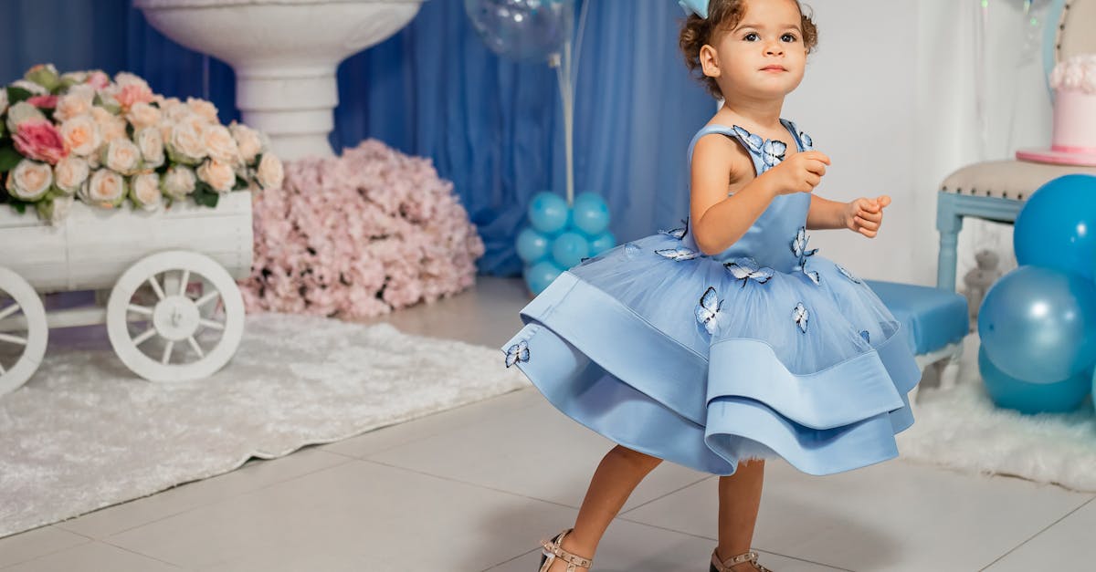 entdecken sie die neuesten modetrends für kinder mit unserer exquisiten kollektion an kinderbekleidung. von verspielten outfits bis hin zu stilvollen basics - perfekt für jeden anlass!
