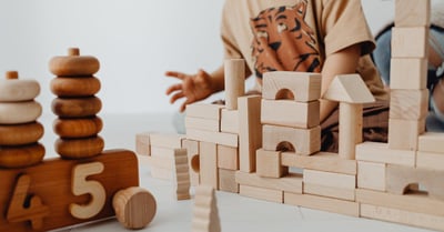 Traditionelles Spielzeug: Die Bedeutung klassischer Spiele für die kindliche Entwicklung